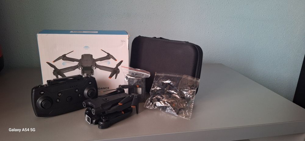 Vand drona noua usor de utilizat