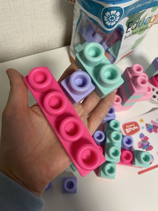 Конструктор от мека, гъвкава пластмаса - 56 елемента