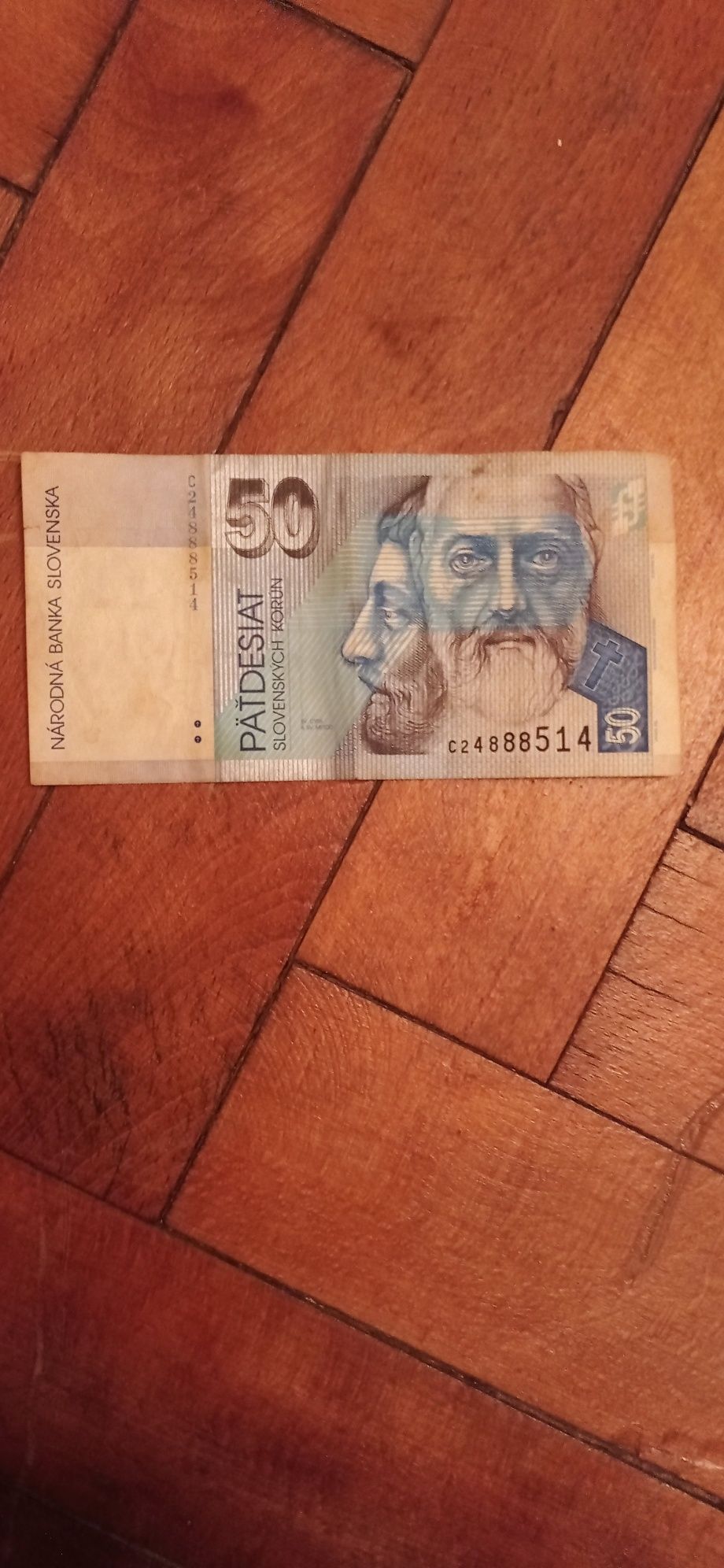 Vând 2bancnote de 1dolar american și 50 coroane slovenska