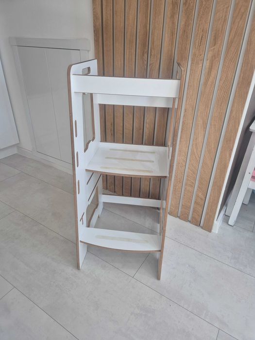 Монтесори кула бяла