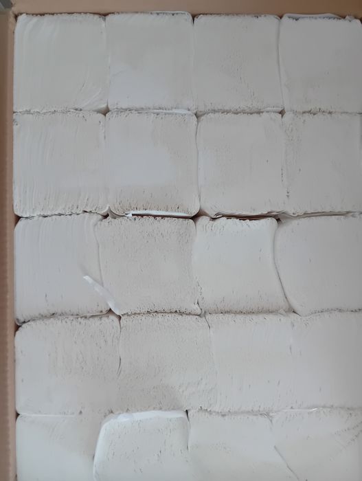 Prosop z alb , servetele albe