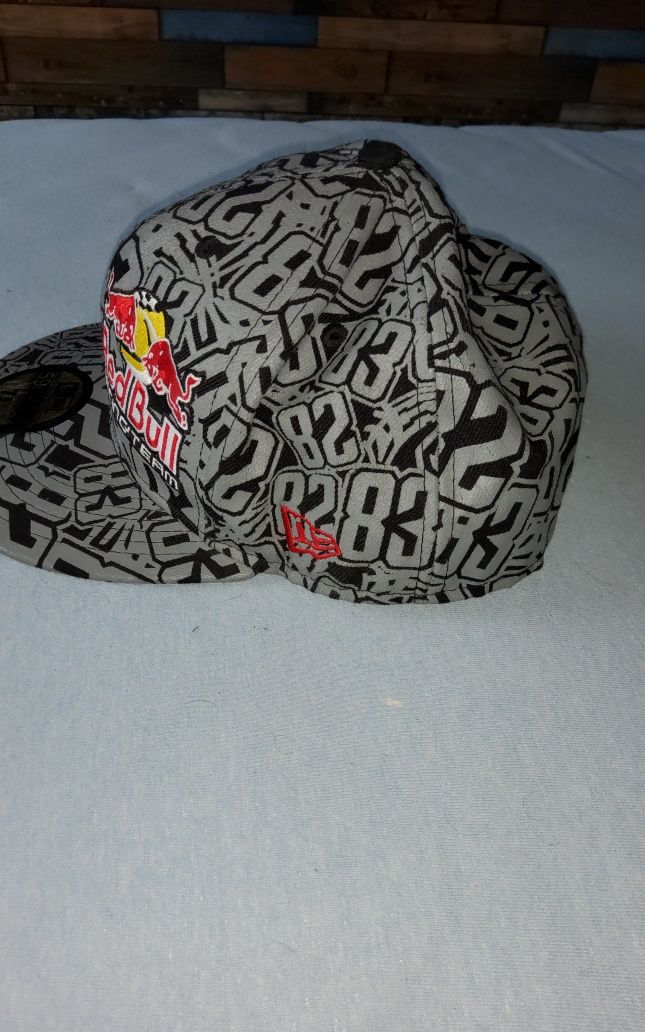 КАТО НОВА! Оригинална Унисекс шапка New Era RedBull Racing