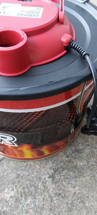 090304	Прахосмукачка за пепел 1000W 18L RD-WC02N