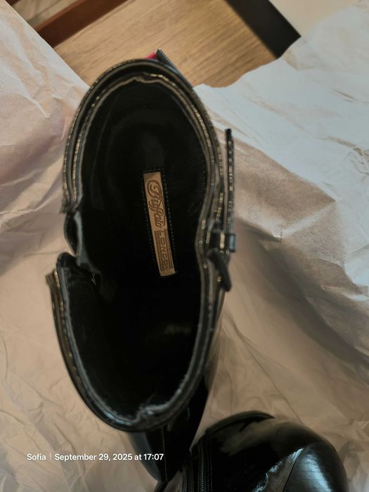 Продавам дамски черни боти Buffalo London