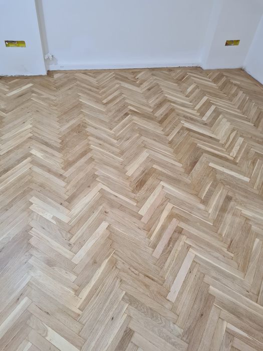 Raschetat ,Insertizat , lăcuit si montaj parchet masiv si stratificat