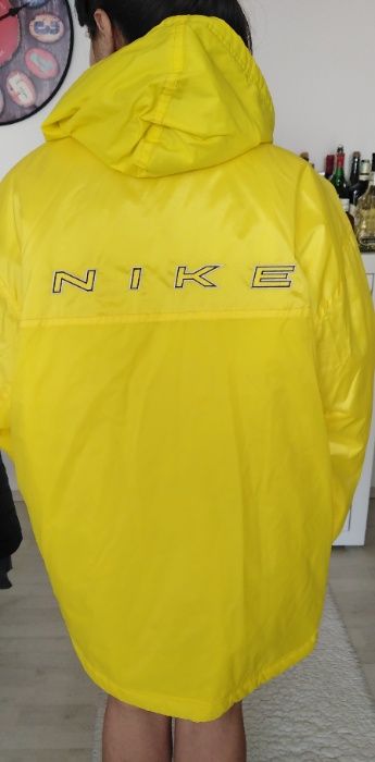 Vand haina Sport NIKE noua.Mărime XL,calitate, import Germania.