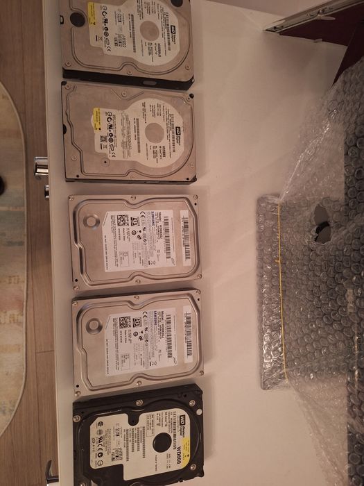 Hard disk diferite dimensiuni