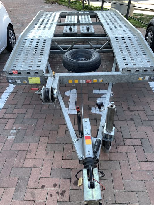 Inchiriez Platforma auto  150 lei/zi. 2T. Intern / Extern