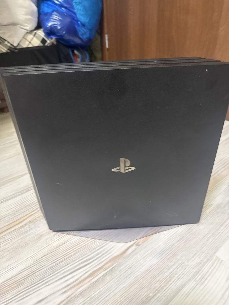Playstation 4 pro 1Tb добра кондиция+джойстик+9игри