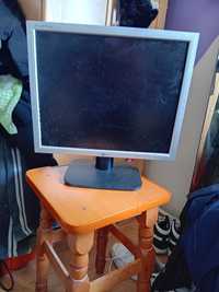 Vând monitorul calculator