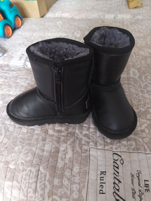 Продам детские угги