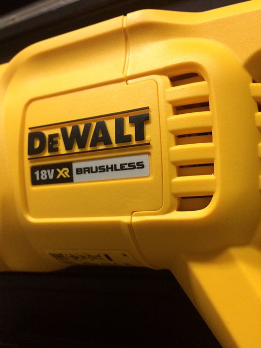 DeWALT Безчетков Перфоратор DCH133M1 + Батерия 4,0Ah ,Зарядно и куфар