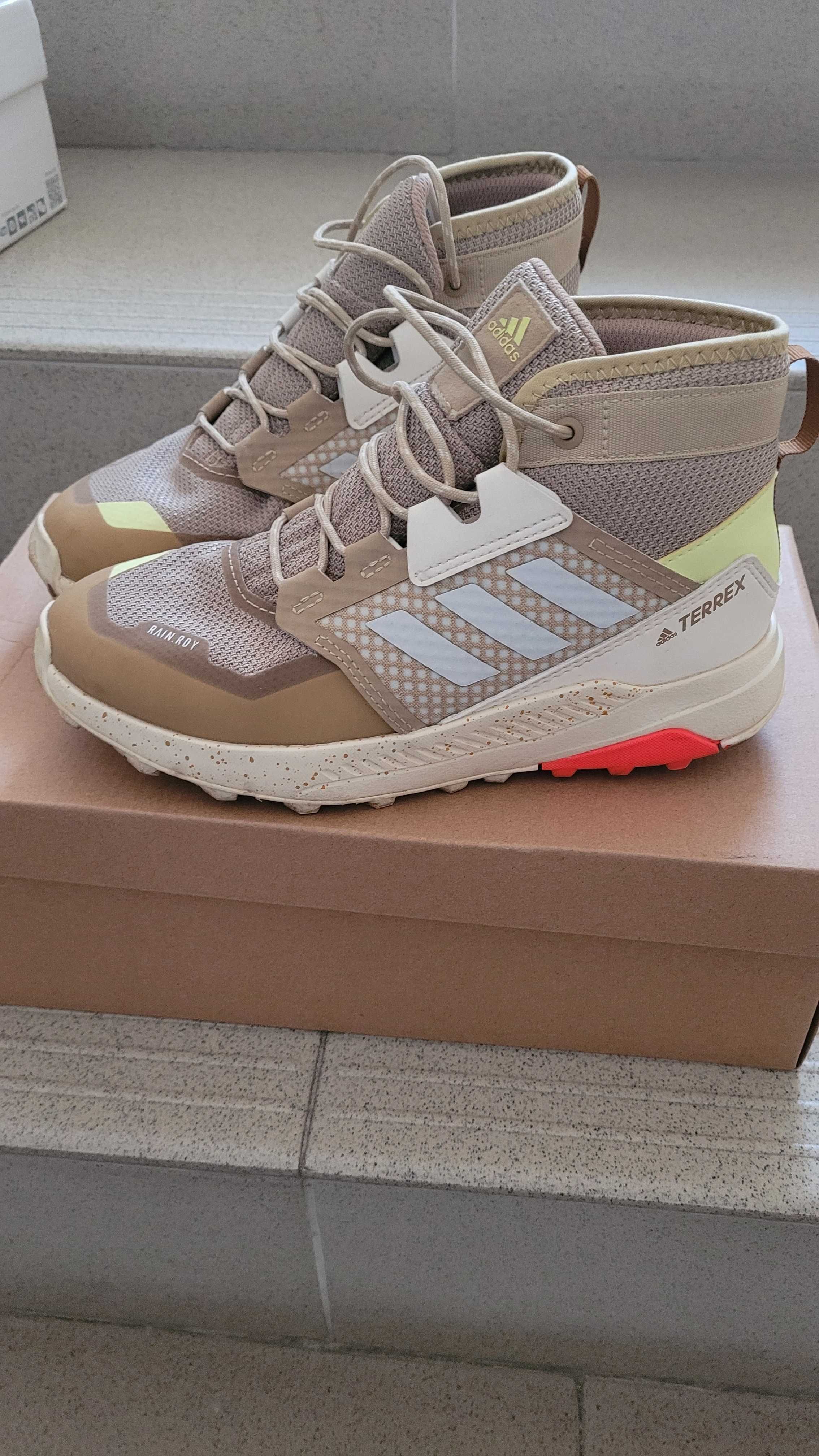 Детски оригинални  спортни маратонки Adidas Terrex