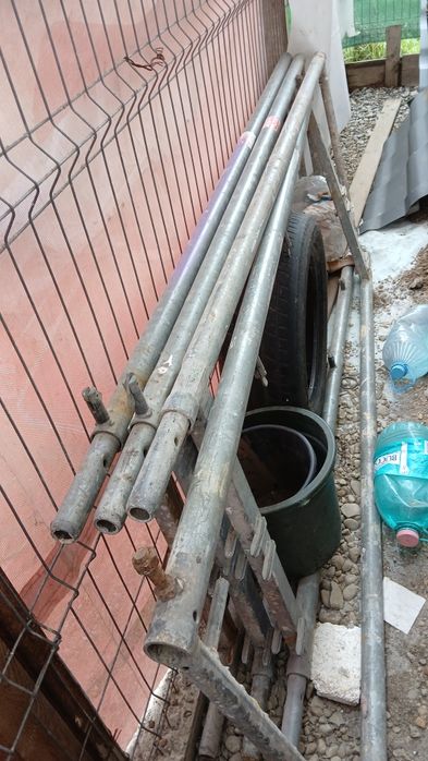Vand 2 picioare de schela cu panouri de 3 metri din lemn