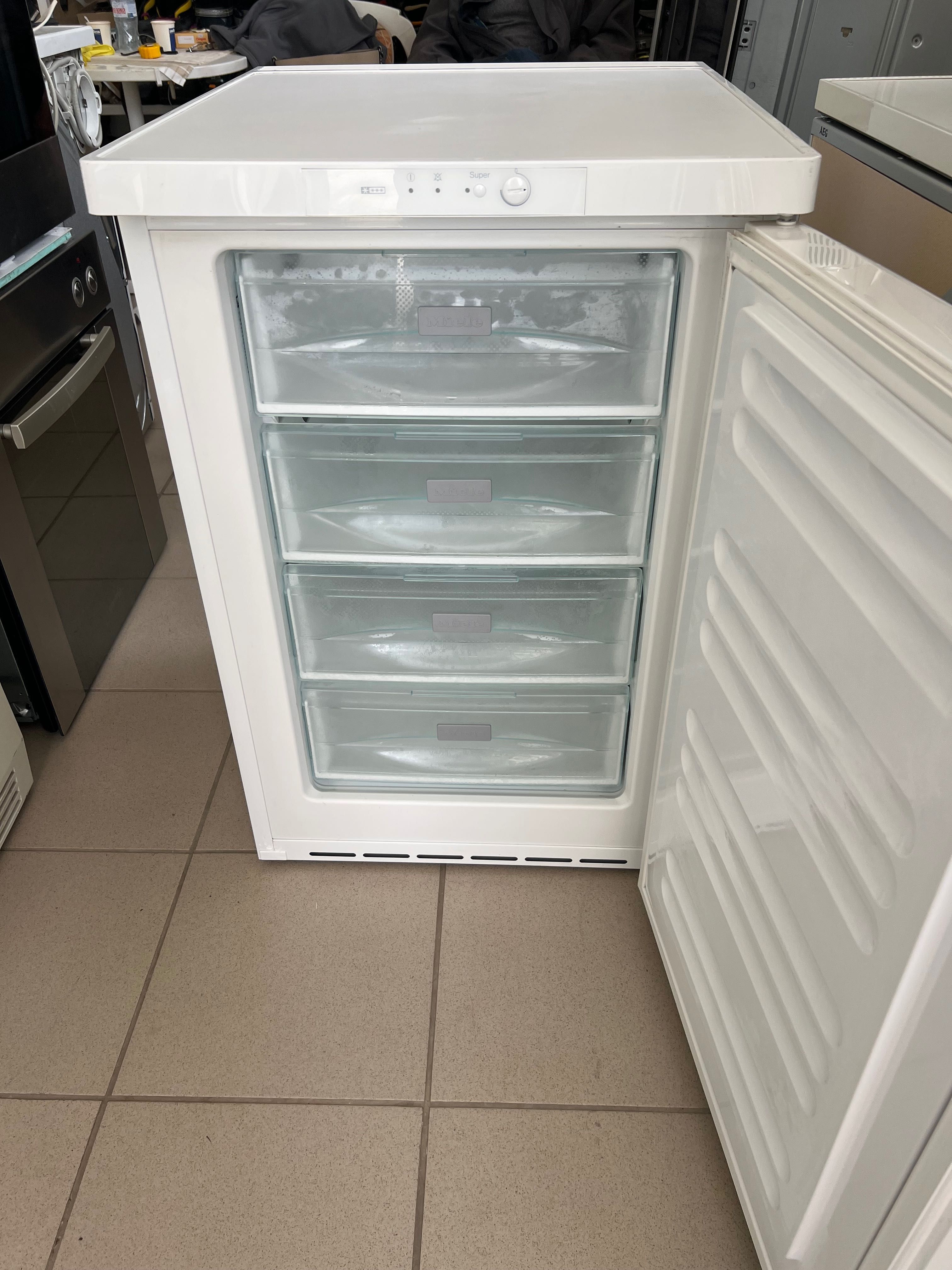 Фризер Miele -104 л,85/55/61 см,4бр. Чекмеджета