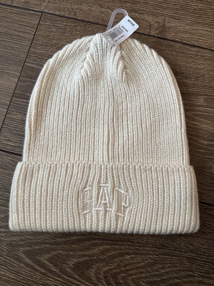 Нова дамска шапка GAP