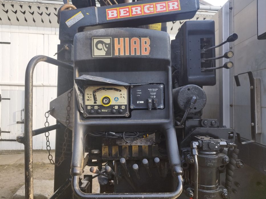 Vând Daf XF105 cu macara sau schimb cu utilaje!