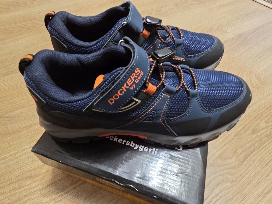 Новые кроссовки, 39рр.