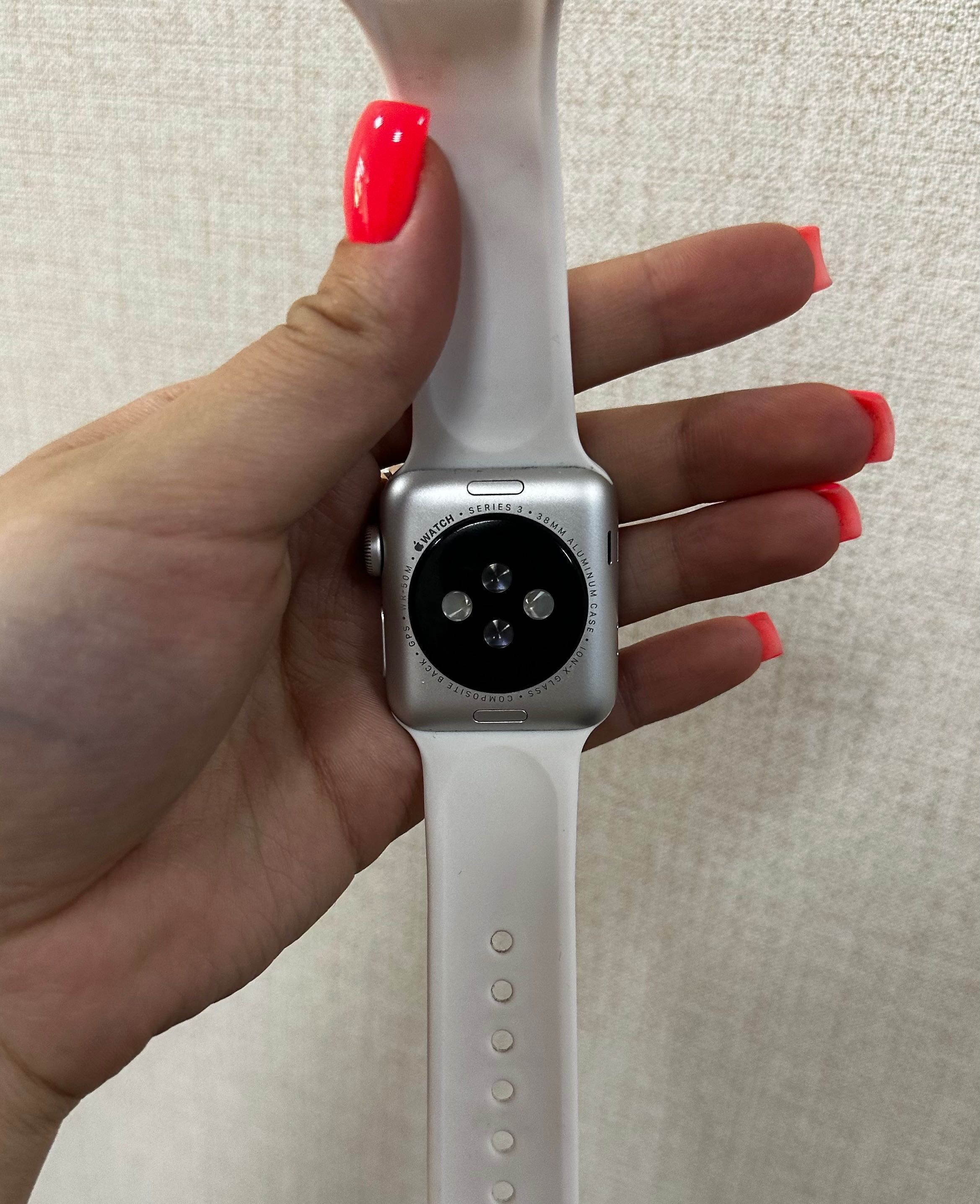 Продам часы Apple Watch серия 3