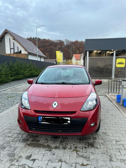Masina Renault Clio
