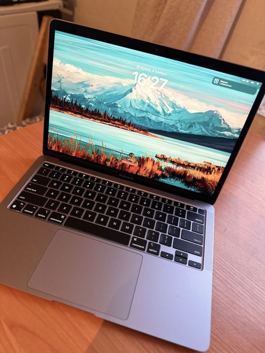 Макбук М1 в идеальном состоянии