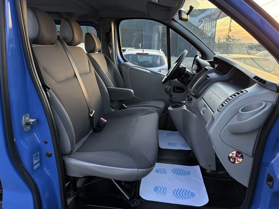 Opel Vivaro 2011 /  9 Locuri / 2.0 Diesel 6+1 / Km cu Istoric / Top