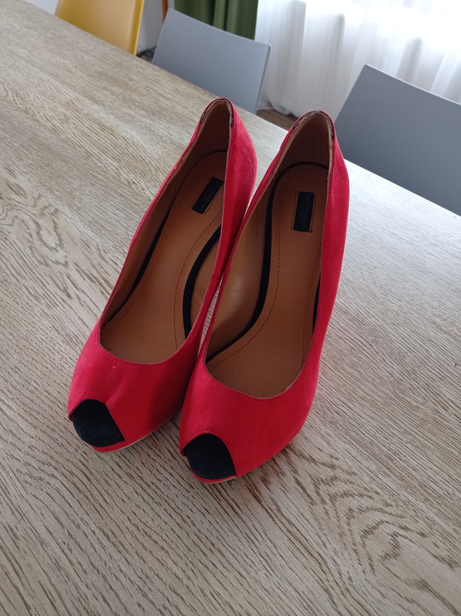 Sandale Zara cu platforma