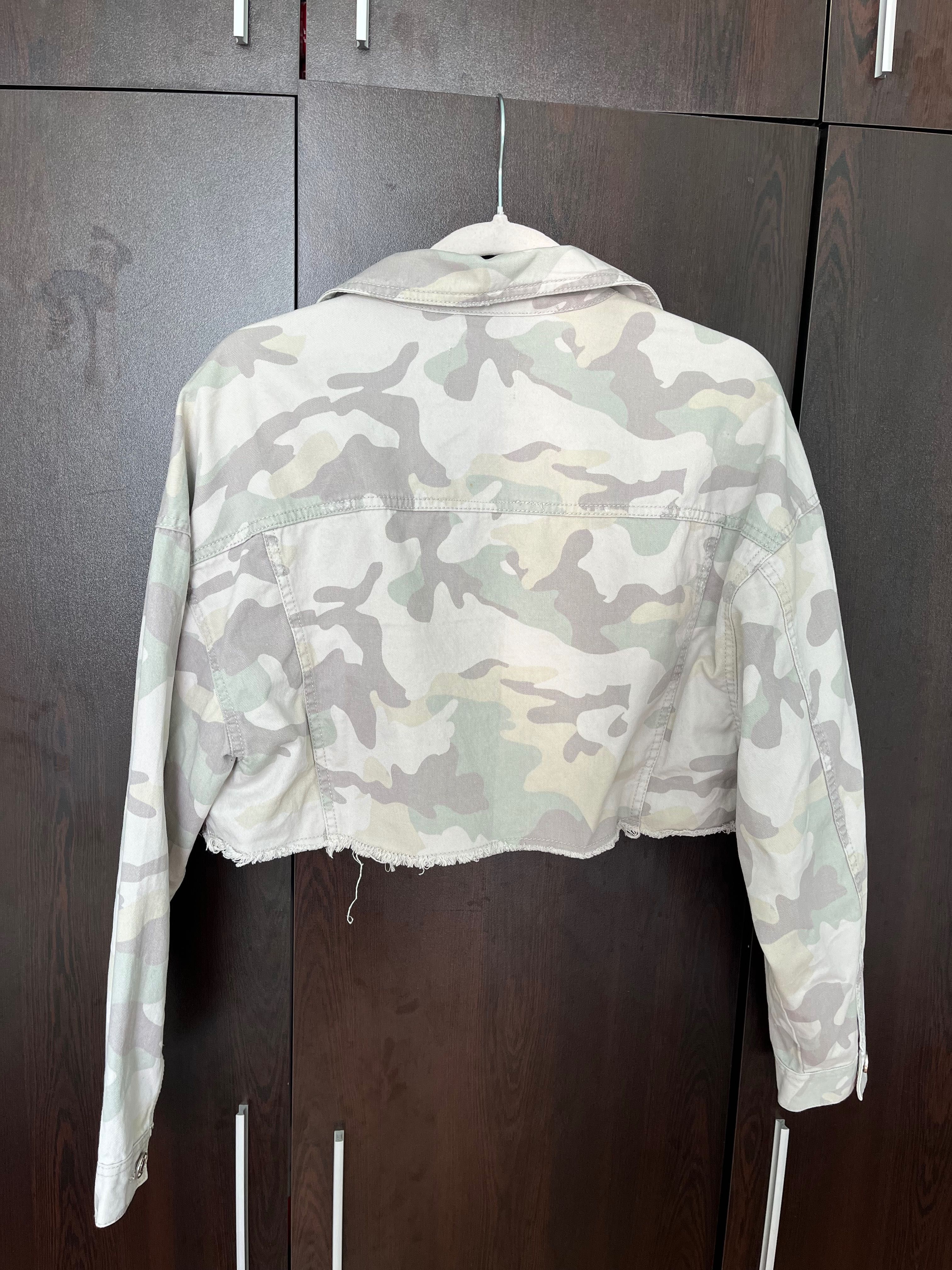 Дамско късо яке Bershka