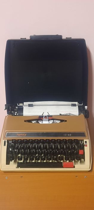 Mașină de scris Remtor impecabilă