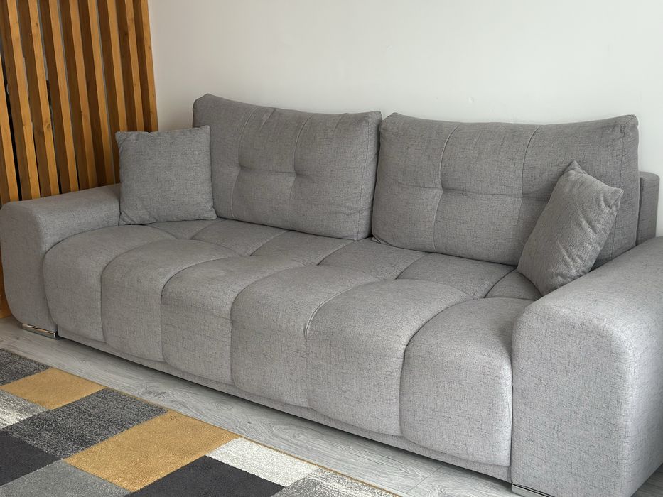 Vând Canapea în stare foarte bună