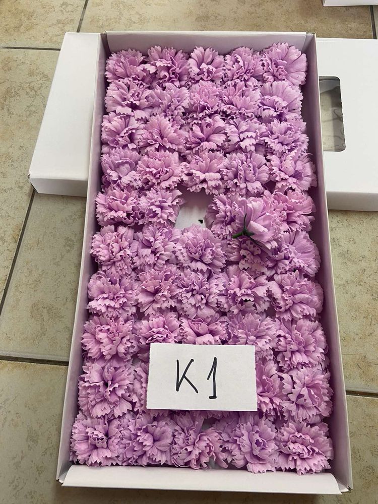 Сапунени карамфили в кутия. за декорация НОВИ! 4 цвята 50бр. в кутия