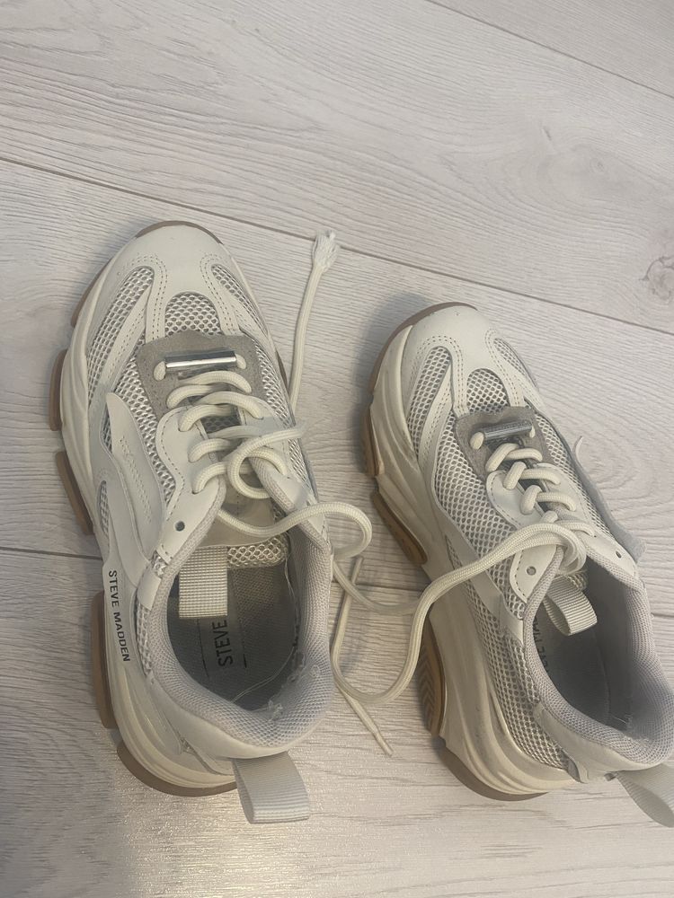 Adidasi Steve Madden