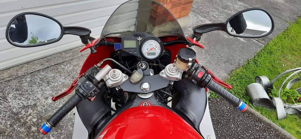 Se vinde motocicleta Triumph 600TT