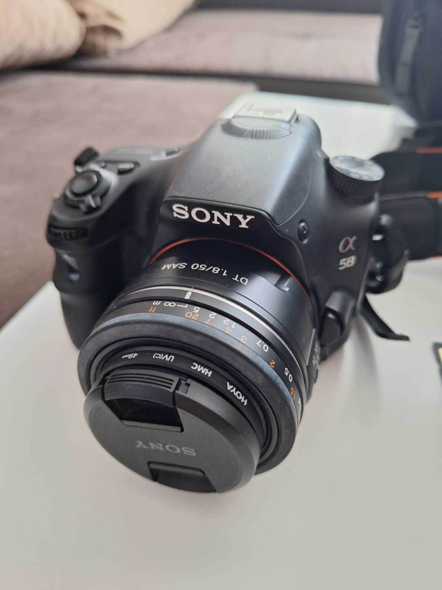 Sony a58 (с ТРИ обектива, чанта и SD карта 32гб SanDisk)