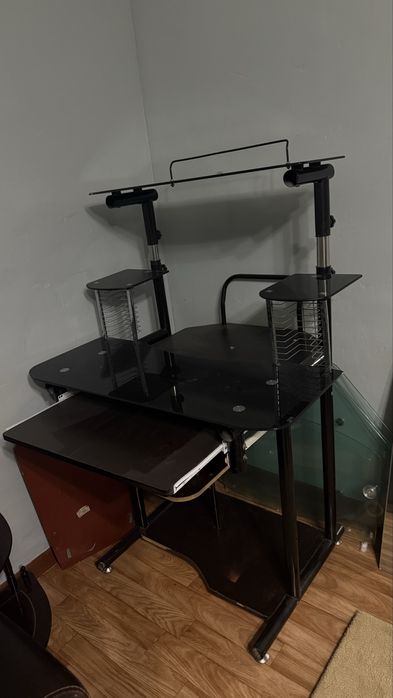 Продам компьютерный стол