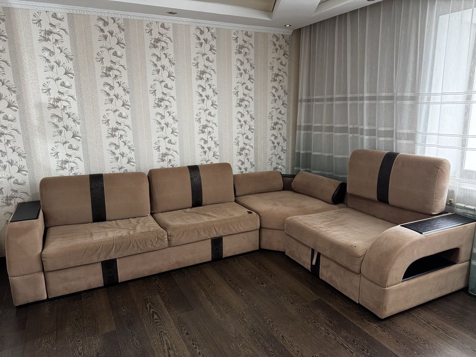 Продает диван б/у, в хорошем состоянии