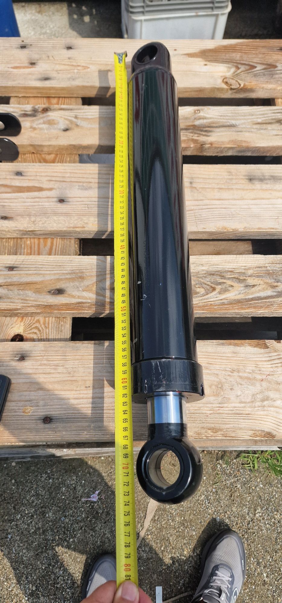Cilindru hidraulic lungime 710 mm 71 cm inchis tija 50 mm grosime diam
