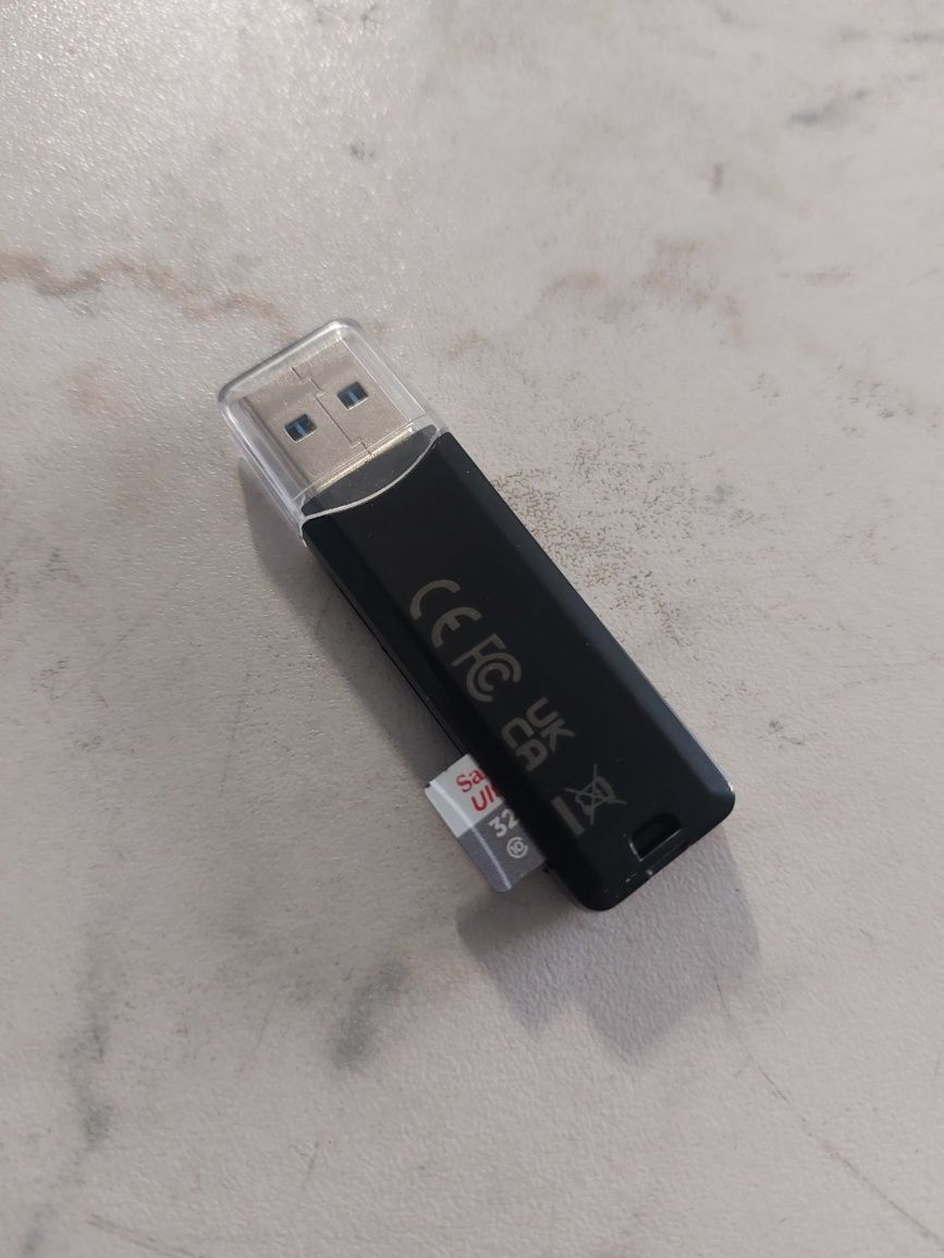 Продавам карт рийдър за SDXC и microSDXC