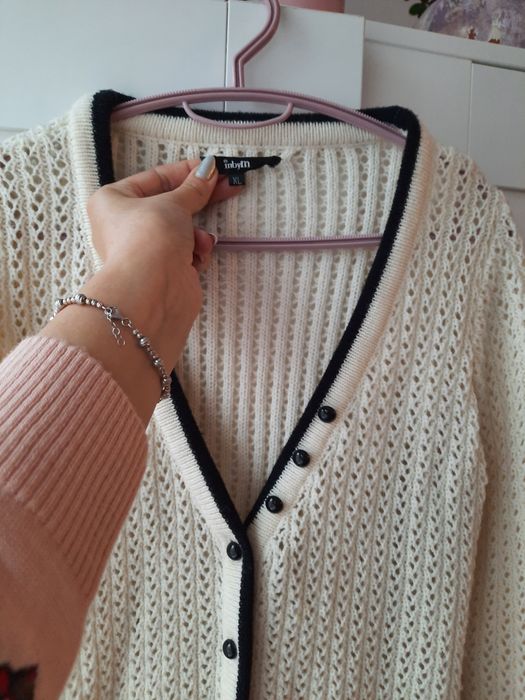Vand bluza cu nasturi