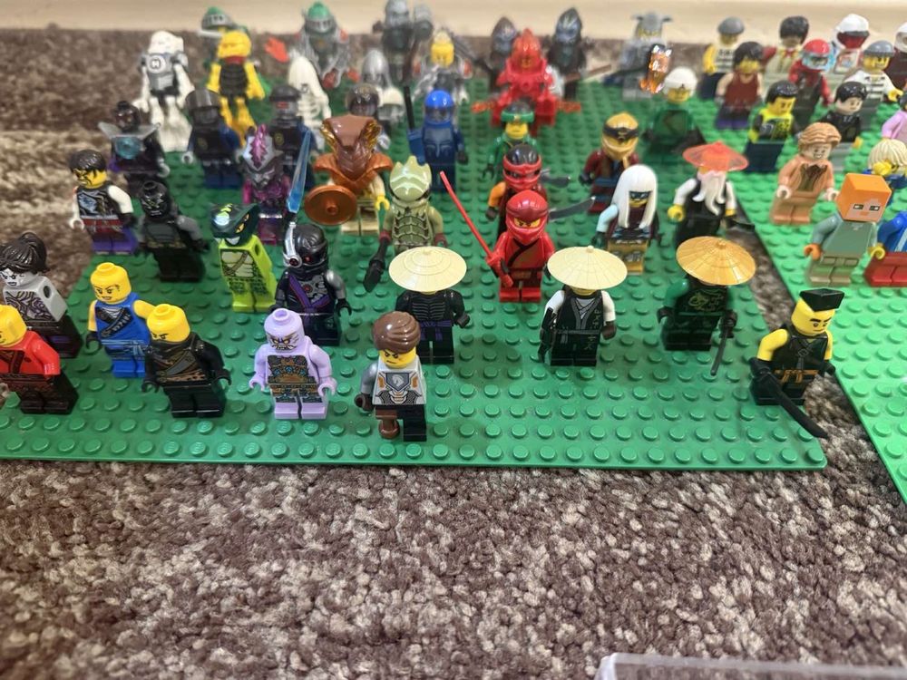 Лот Фигурки/човечета и части от конструктор Лего/Lego