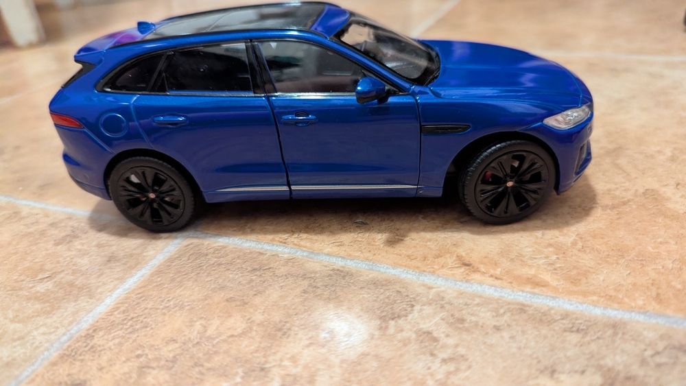 Macheta Jaguar F-Pace 1:24