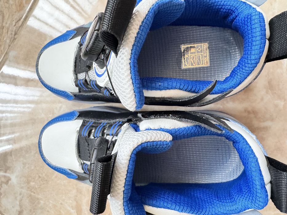 Маратонки с колелца, размер 29