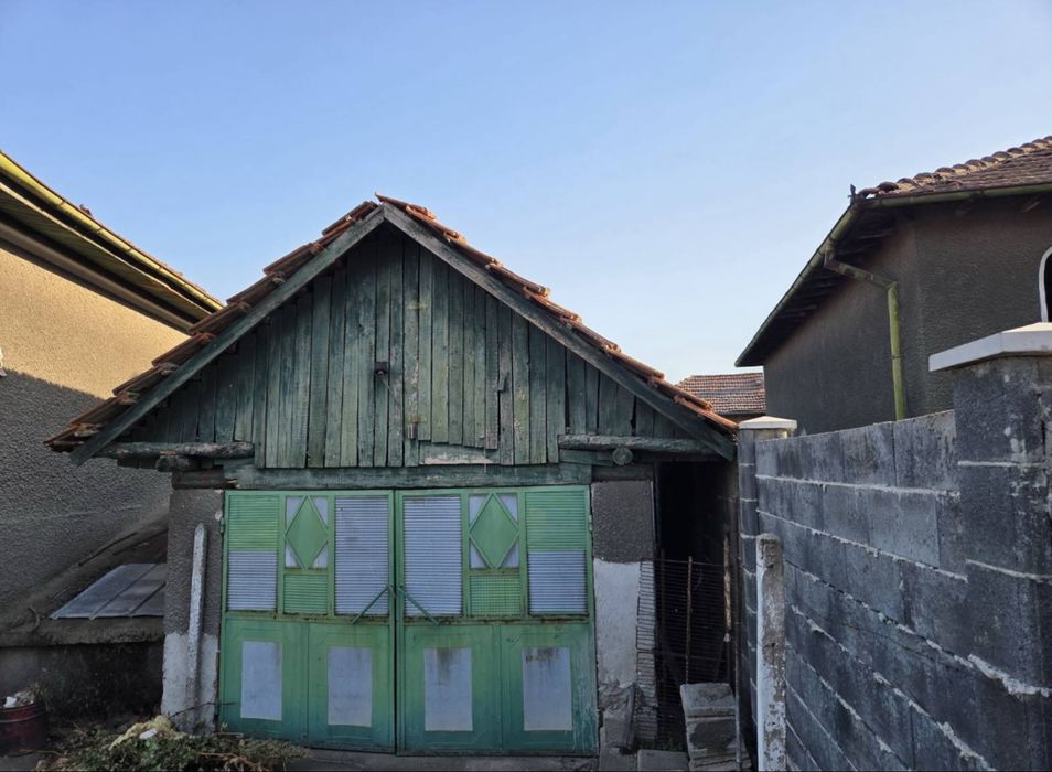 Къща в село Покрайна