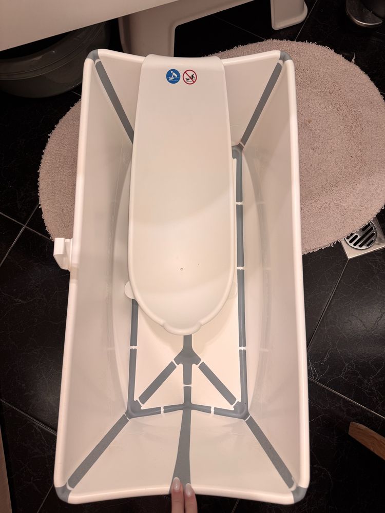 Корито с поставка и шезлонг (подложка) за бебе Stokke