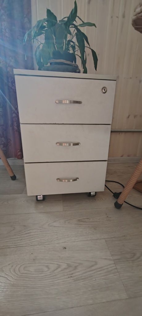 Компьютерный стол.