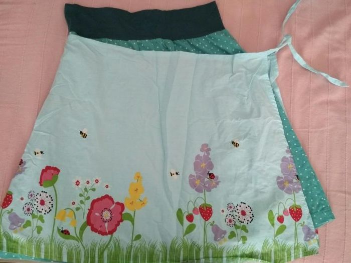 Оригинална пола с цветя