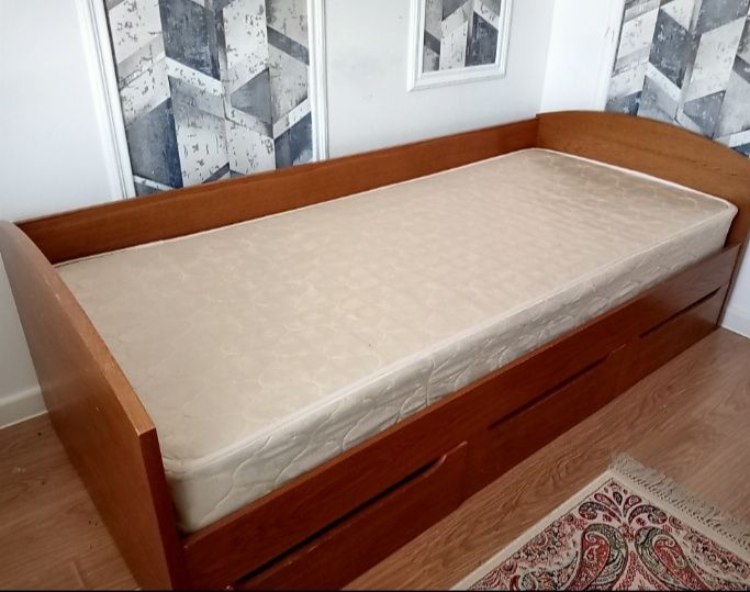 Продам дубовую кровать