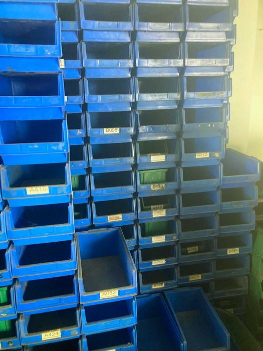 100 x Cutii depozitare – super rezistente, stivuibile – 300x200x140 mm