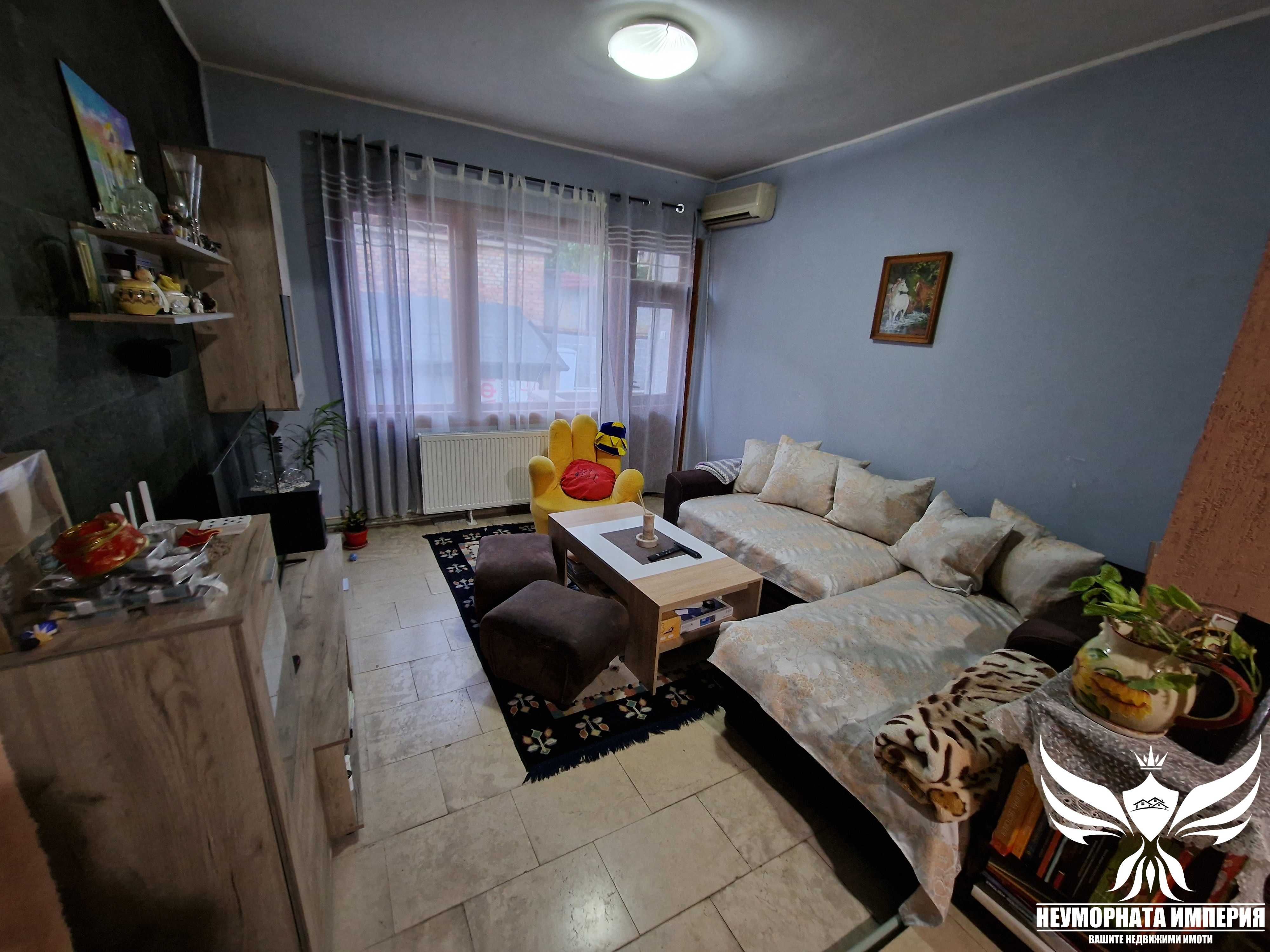 Продавам къща 199РЗП с гараж 20кв. и двор 330кв. в гр.Асеновград