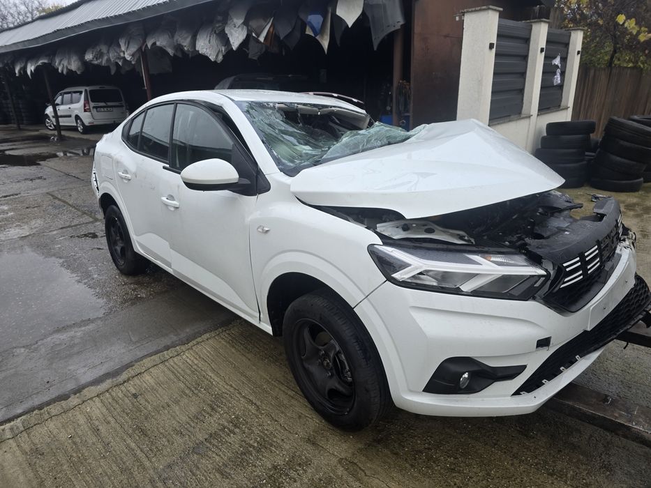 Dezmembrez/piese/Dezmembrari Dacia Logan 2025 1.0 GPL 25.000 km